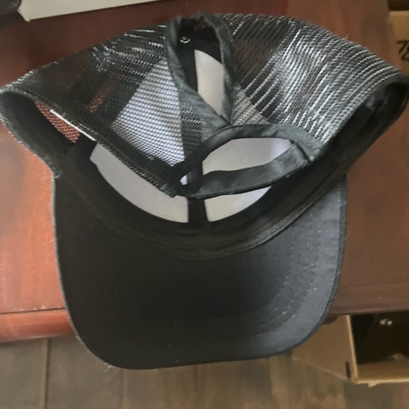 Black high/low ponytail baseball cap - Picture 2 of 3